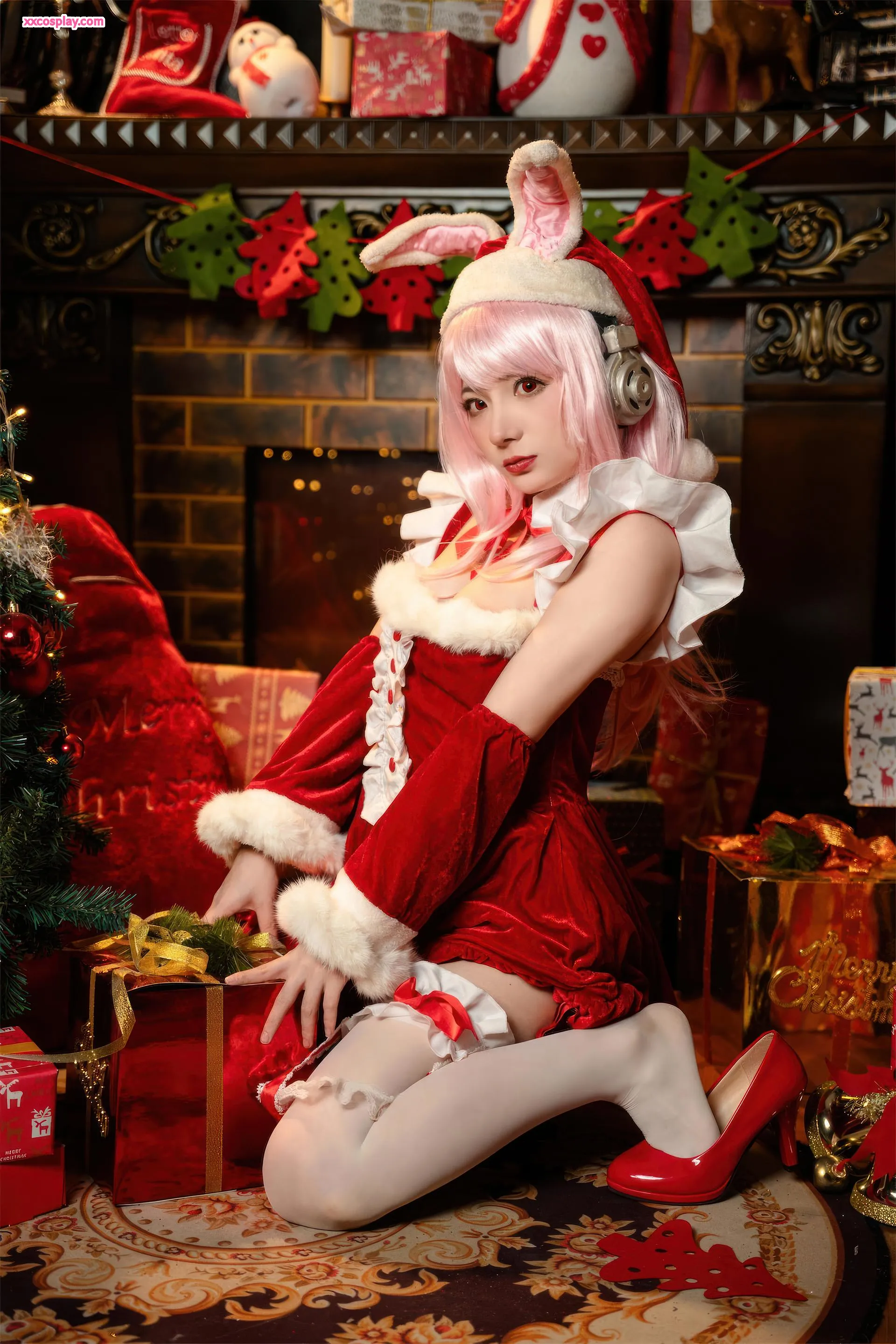 Shisanbushishi W sebagai Super Sonico: Santa Kelinci Natal